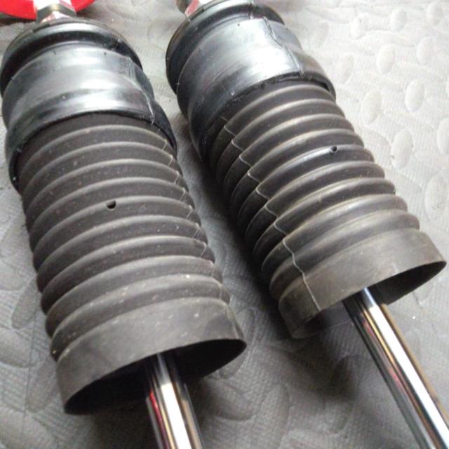 RS-R RS-R
Best  i
Height-adjustable shock absorbers