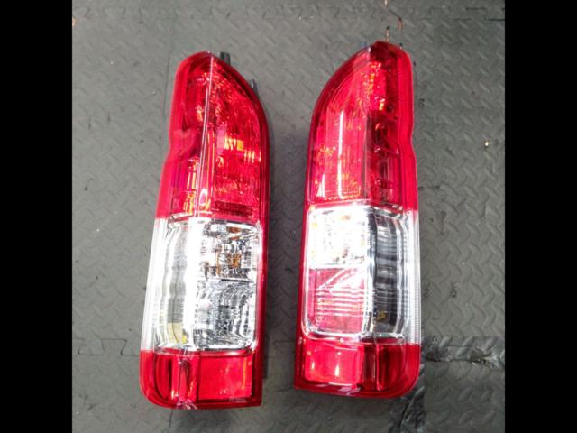 トヨタ 200系/ハイエース純正テールレンズ