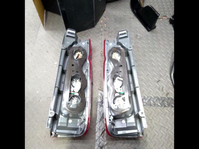 トヨタ 200系/ハイエース純正テールレンズ