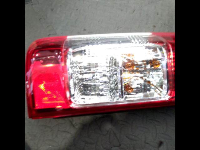 トヨタ 200系/ハイエース純正テールレンズ