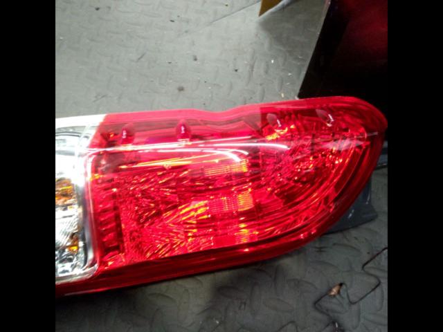 トヨタ 200系/ハイエース純正テールレンズ