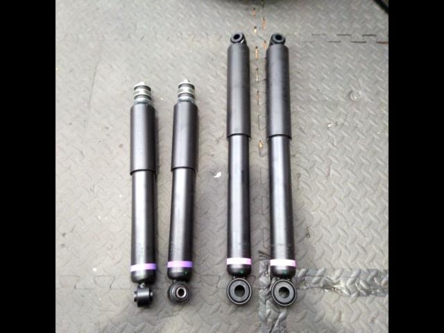 トヨタ 200系 ハイエース純正ショック