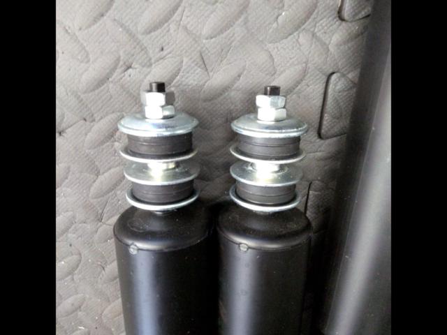 トヨタ 200系 ハイエース純正ショック