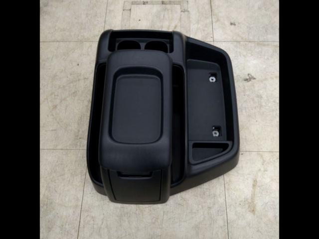 TOYOTA 200系ハイエース ワイド純正センターコンソール(58810-26220)