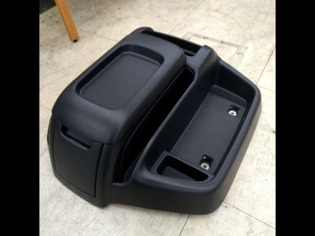 TOYOTA 200系ハイエース ワイド純正センターコンソール(58810-26220)