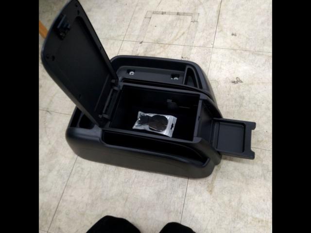 TOYOTA 200系ハイエース ワイド純正センターコンソール(58810-26220)