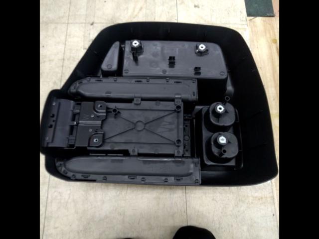 TOYOTA 200系ハイエース ワイド純正センターコンソール(58810-26220)