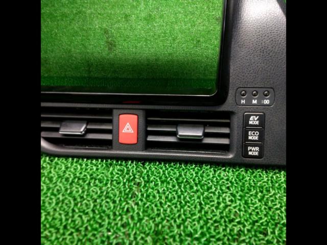 トヨタ 80系ノア・ヴォクシー純正 オーディオパネル(9インチパネル)