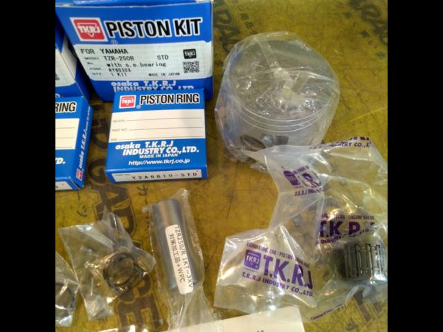 TKRJ
Piston Kit
TZR250
Piston Kit