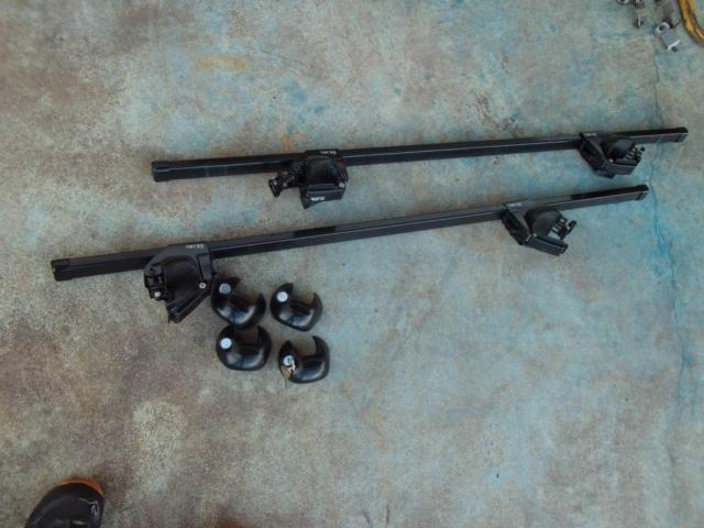 TERZO
Base carrier set for roof rail with car