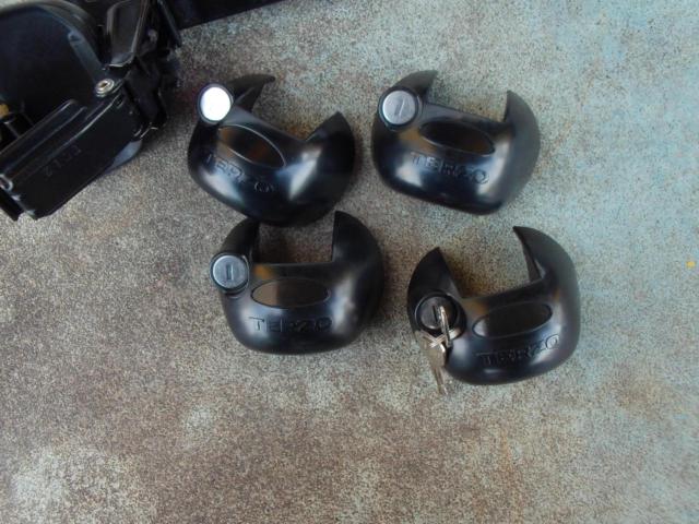 TERZO
Base carrier set for roof rail with car