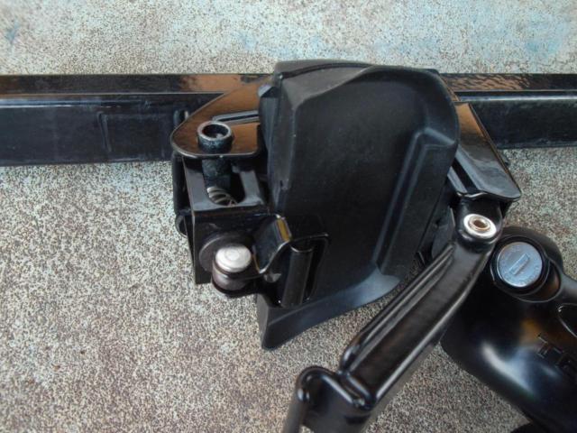 TERZO
Base carrier set for roof rail with car