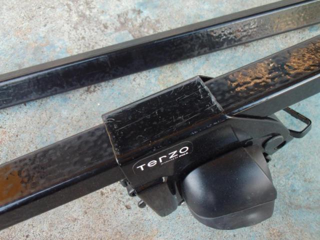 TERZO
Base carrier set for roof rail with car