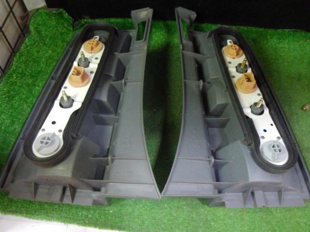 【トヨタ純正】bB/NCP31 純正 テールレンズ