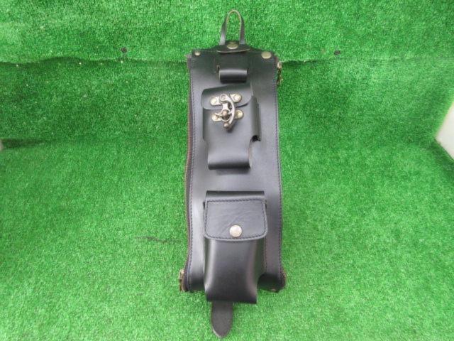 [Capacity unknown] Maker unknown
Leather shoulder bag