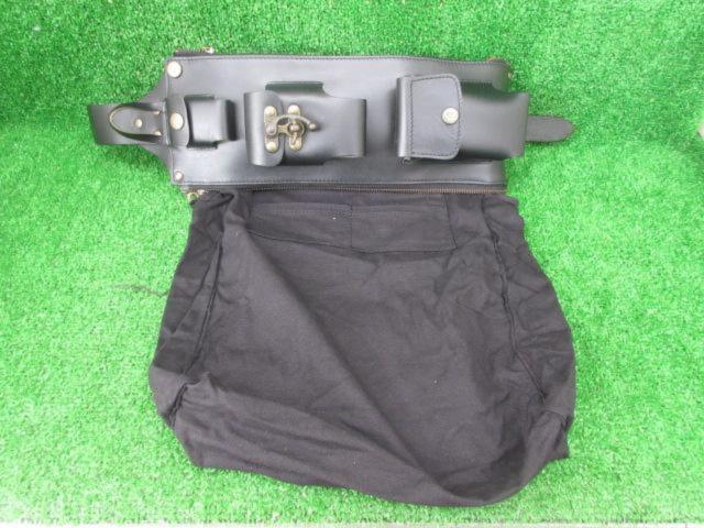 [Capacity unknown] Maker unknown
Leather shoulder bag