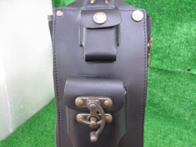 [Capacity unknown] Maker unknown
Leather shoulder bag