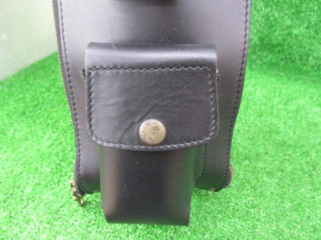[Capacity unknown] Maker unknown
Leather shoulder bag