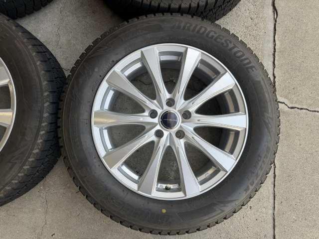 weds
GRADUAL
DS25W + BRIDGESOTNE
BLIZZAK
DM-V3
225 / 60R18
100Q

Crown Crossover exclusive size
