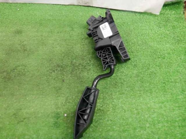 SUZUKI
Genuine accelerator pedal