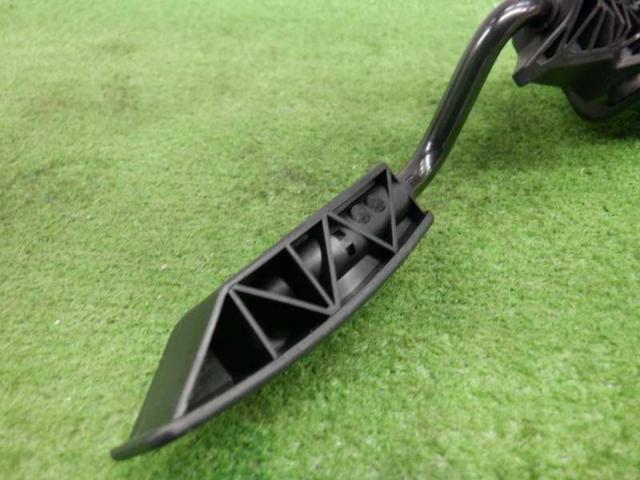 SUZUKI
Genuine accelerator pedal