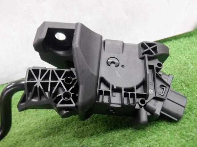 SUZUKI
Genuine accelerator pedal