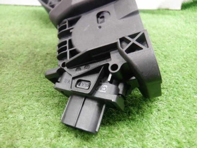 SUZUKI
Genuine accelerator pedal