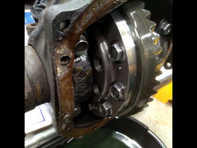 Nissan genuine differential case + unknown manufacturer LSD (differential unit) used in Silvia S13