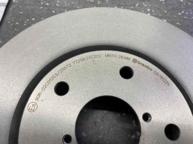 Brembo
Brembo
Brake rotor
(09.7812.21)