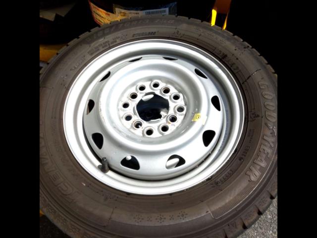 No-brand steel wheels + Goodyear
ICENAVI 7