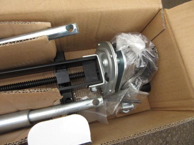 New Layton
EM-239
Tire lifter