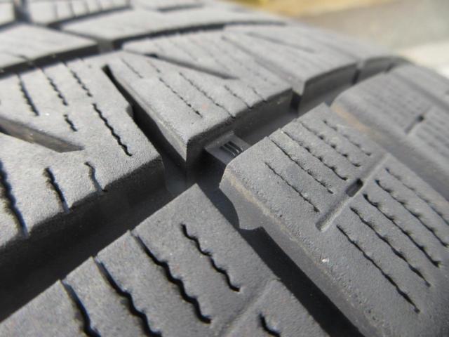 weds
JOKER
+ YOKOHAMA
iceGUARD
iG70
*This product is a set of four studless tires and wheels.