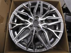 TOPY
DORFREN
VARGLE
7.0Jx18 + 48
114.3-5H
Hyper Silver (4C962)