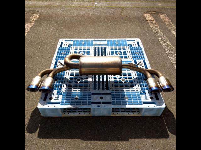 GANADOR
Vertex
4WD / SUV
PBS equipped
Titanium tail left and right 4 stainless steel muffler