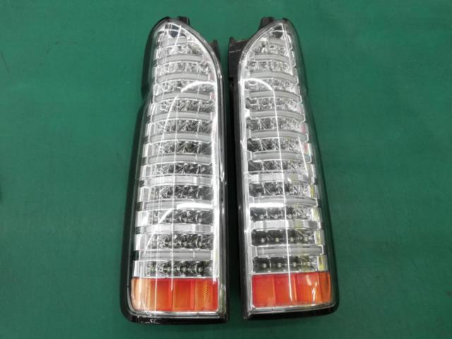 Valenti
JEWEL
LED tail lens
Hiace 200 series