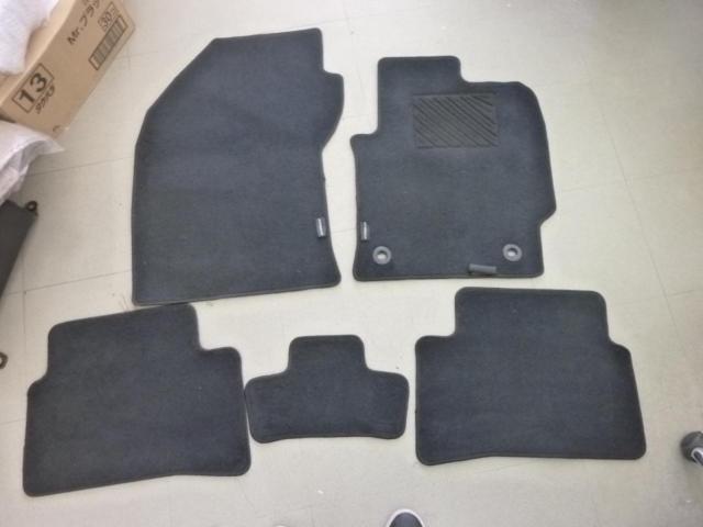 Toyota genuine 210 series
Corolla touring
Genuine floor mat