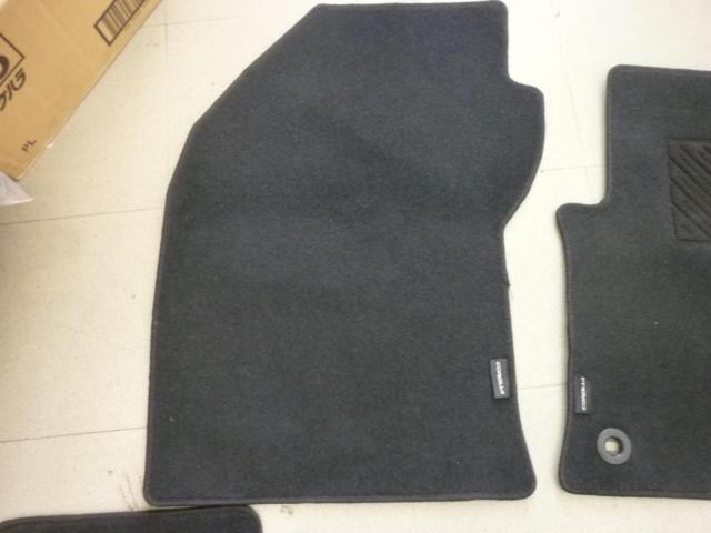 Toyota genuine 210 series
Corolla touring
Genuine floor mat