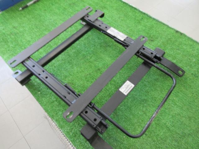 Kawai Works
Bottom stop seat rail
(Driver's seat side)