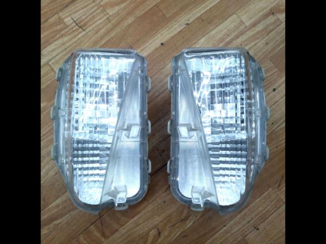 Toyota genuine
Front turn signal lens
[
30 series Prius
Late version
