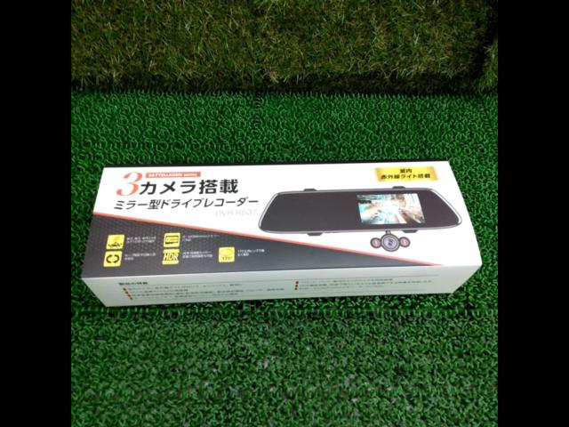 DVR-R537
Mirror-type dashcam with 3 cameras and in-car infrared light