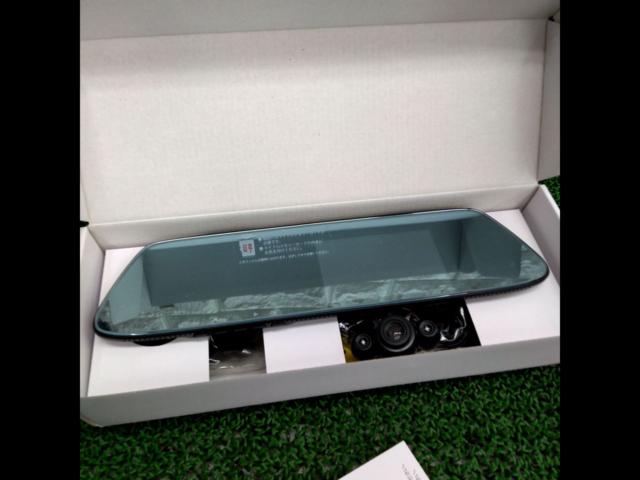 DVR-R537
Mirror-type dashcam with 3 cameras and in-car infrared light