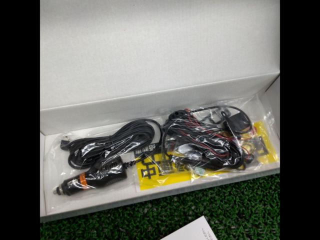 DVR-R537
Mirror-type dashcam with 3 cameras and in-car infrared light