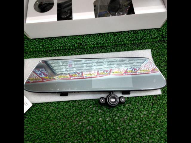 DVR-R537
Mirror-type dashcam with 3 cameras and in-car infrared light