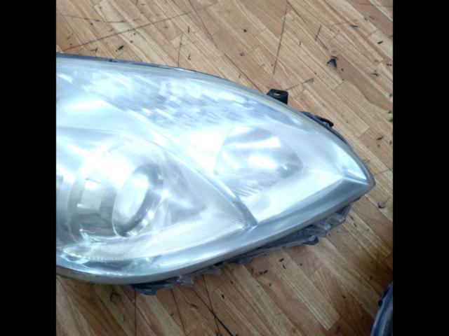 加工ベースに!! 【トヨタ純正】 ZVW30系/プリウス前期純正ハロゲンヘッドライト