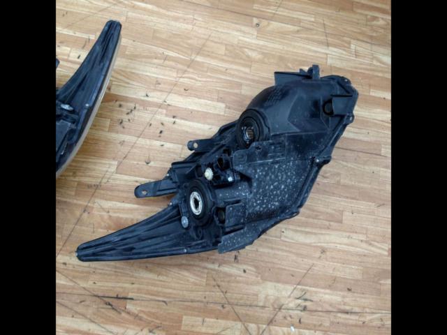 加工ベースに!! 【トヨタ純正】 ZVW30系/プリウス前期純正ハロゲンヘッドライト