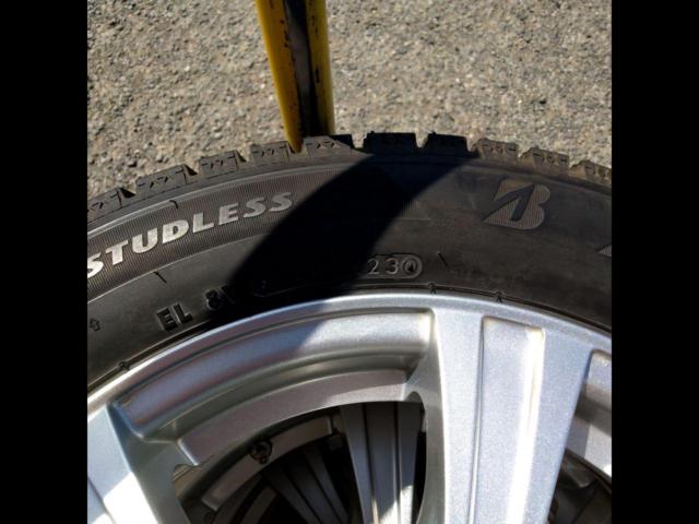 weds
Fang
6-spoke aluminum wheels + BRIDGESTONE
BLIZZAK
VRX2