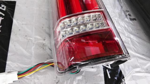 【左右セット】メーカー不明 ファイバーフルLEDテールレンズ