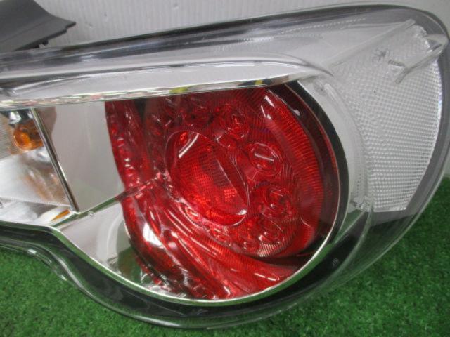 TOYOTA/SUBARU 86・BRZ 前期純正テールレンズ