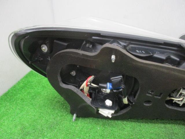 TOYOTA/SUBARU 86・BRZ 前期純正テールレンズ