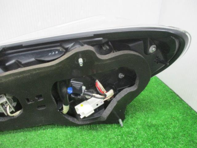 TOYOTA/SUBARU 86・BRZ 前期純正テールレンズ